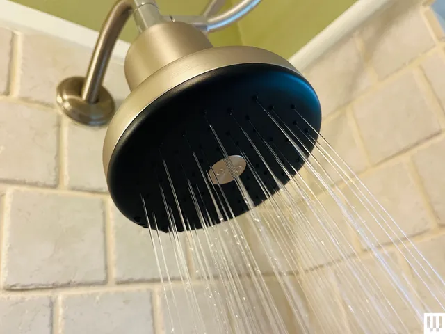 Dubai’s Premium Shower Filter: Blue Oasis for Soft Water & Healthy Hair